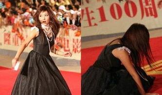 明星摔倒的图片,明星意外摔倒，温馨瞬间见证人性光辉