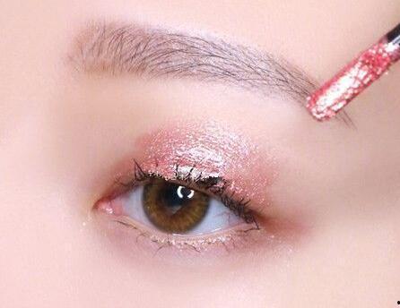 网红aztk液体眼影,打造潮流眼妆的网红秘籍