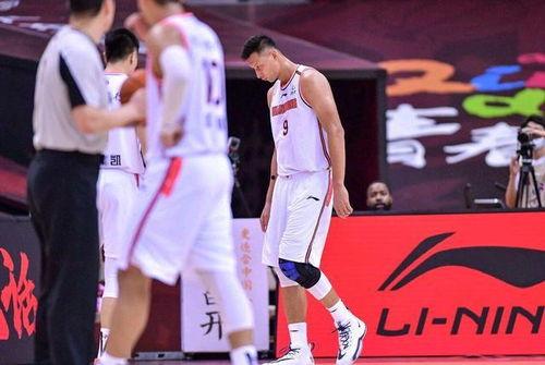 易建联视频被爆料,揭秘篮球巨星背后的争议瞬间