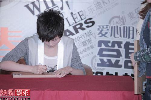 公益明星片,闪耀爱心，助力社会公益之光