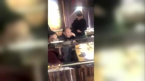 男人吸烟爆料视频播放,男子视频揭露吸烟危害