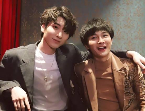 鹿晗约吧大明星录几期