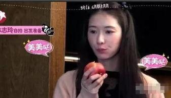 明星吃苹果照,苹果映衬下的璀璨笑容